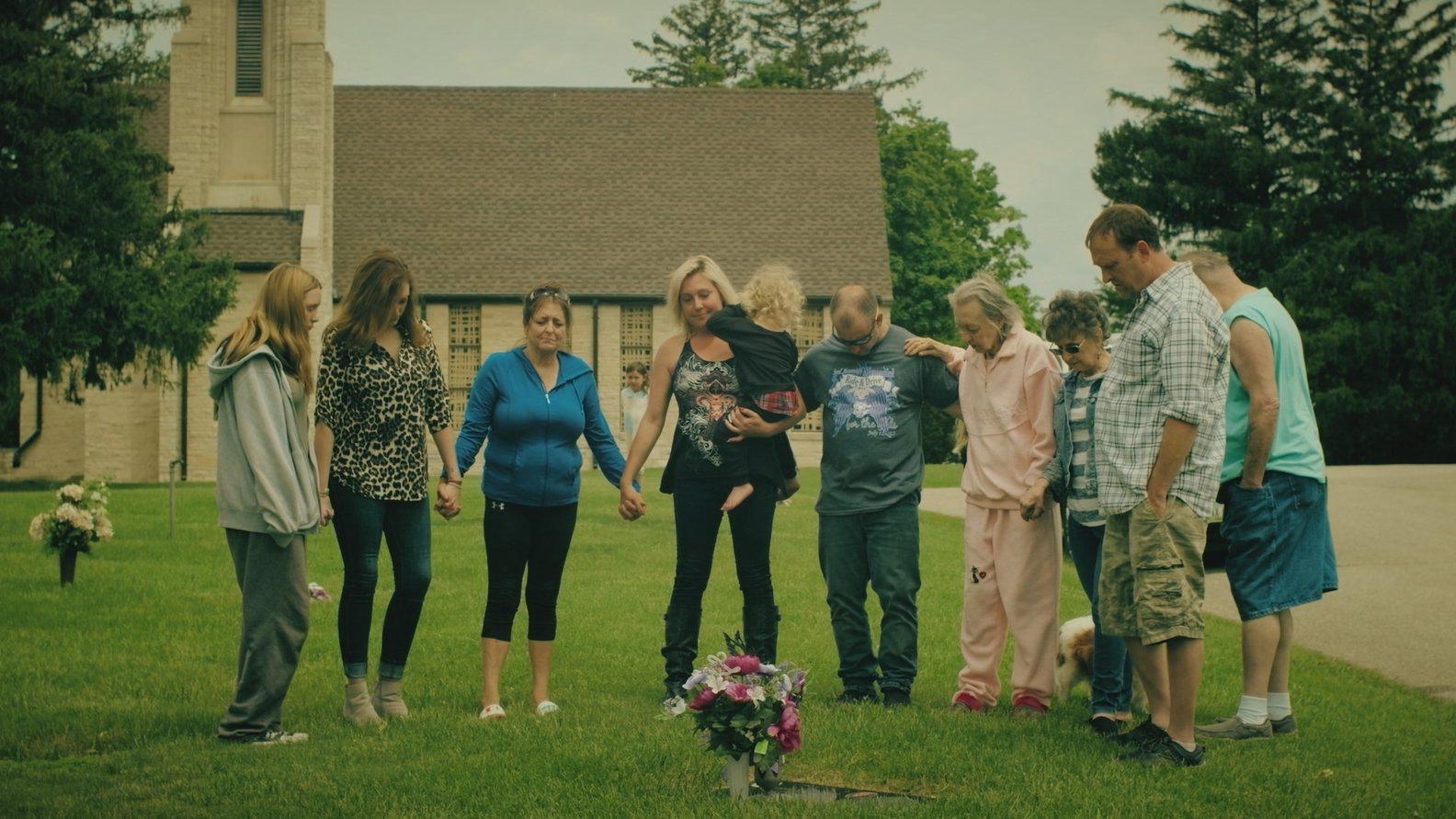 Bị Bắt Cùng Nhau: Ai Đã Giết Lyric Và Elizabeth?